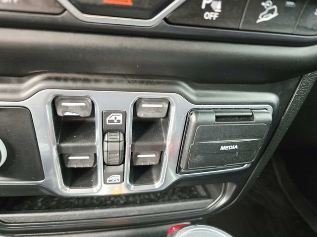 2020 Jeep Wrangler Unlimited Sahara Altitude 4x4
