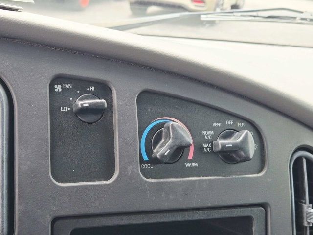 2006 Ford Econoline Cargo Van VAN E-150