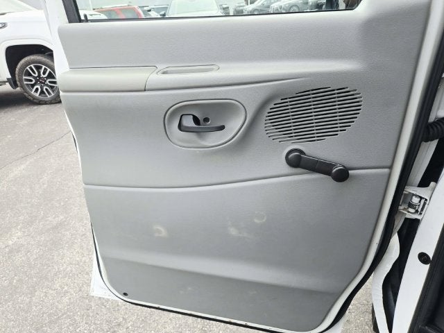 2006 Ford Econoline Cargo Van VAN E-150