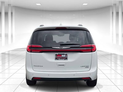 2022 Chrysler Pacifica Limited AWD