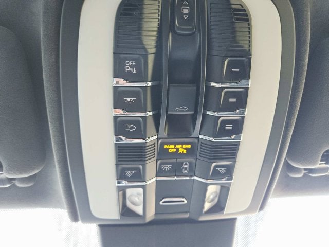 2014 Porsche Cayenne GTS