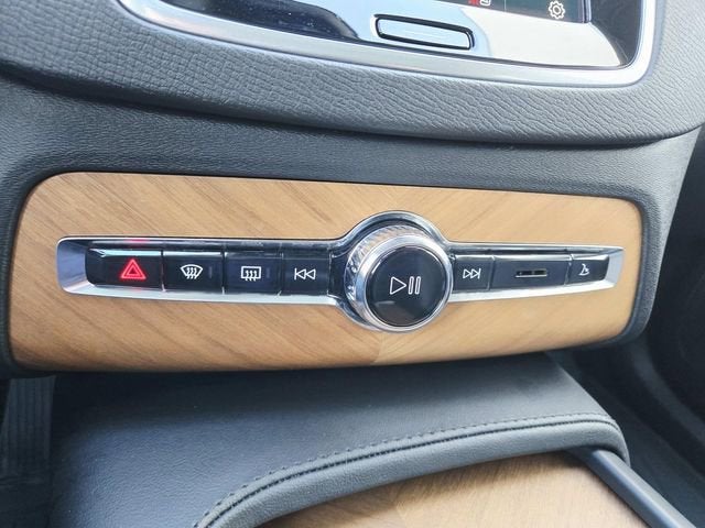 2024 Volvo XC90 Plus Bright Theme