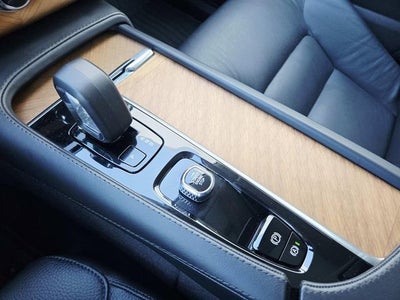 2024 Volvo XC90 Plus Bright Theme