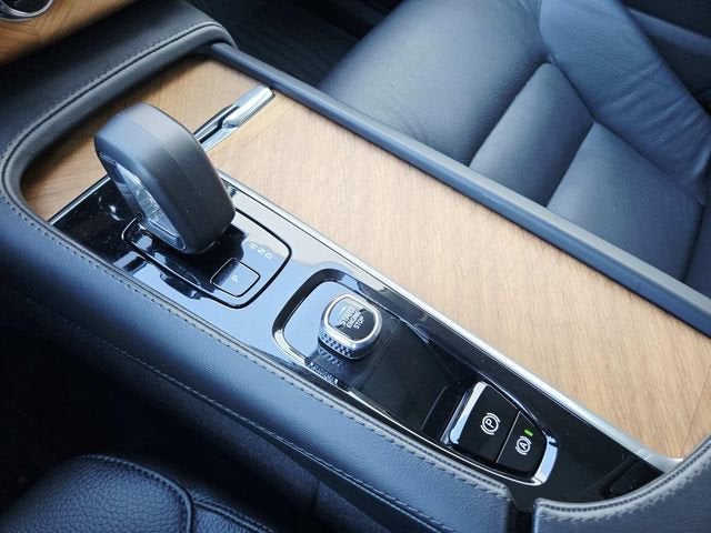 2024 Volvo XC90 Plus Bright Theme