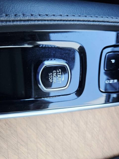 2024 Volvo XC90 Plus Bright Theme